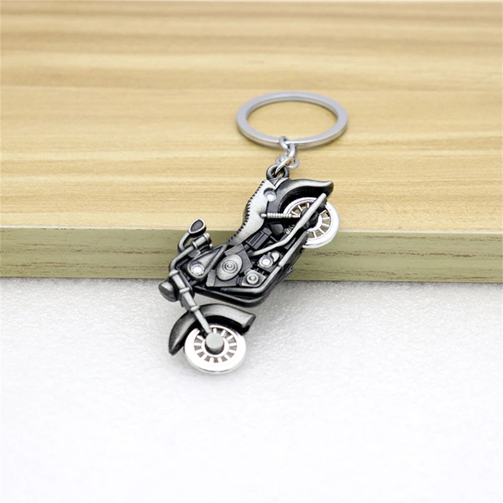 Creative Motorcycle keychain Retro Heavy Locomotive Metal Keyrings Fashion Car Key Fob Accessories For Men Cool Souvenir Gifts