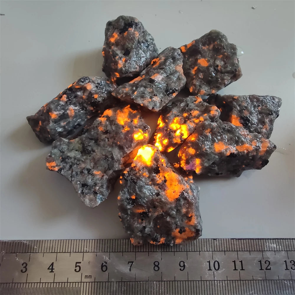 Natural Raw Yooperlites Flame Stone Fluorescent Stone Energy Reiki Specimens Diffuser Oils Stone Fire Home Decoration Stone