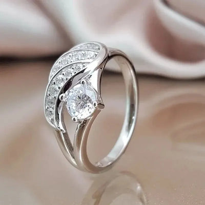 Classic Fashion Women Rings Metal Gold Color White Zircon Ring for Women Romantic Bride Girl Proposal Ring Wedding Jewelry Gift