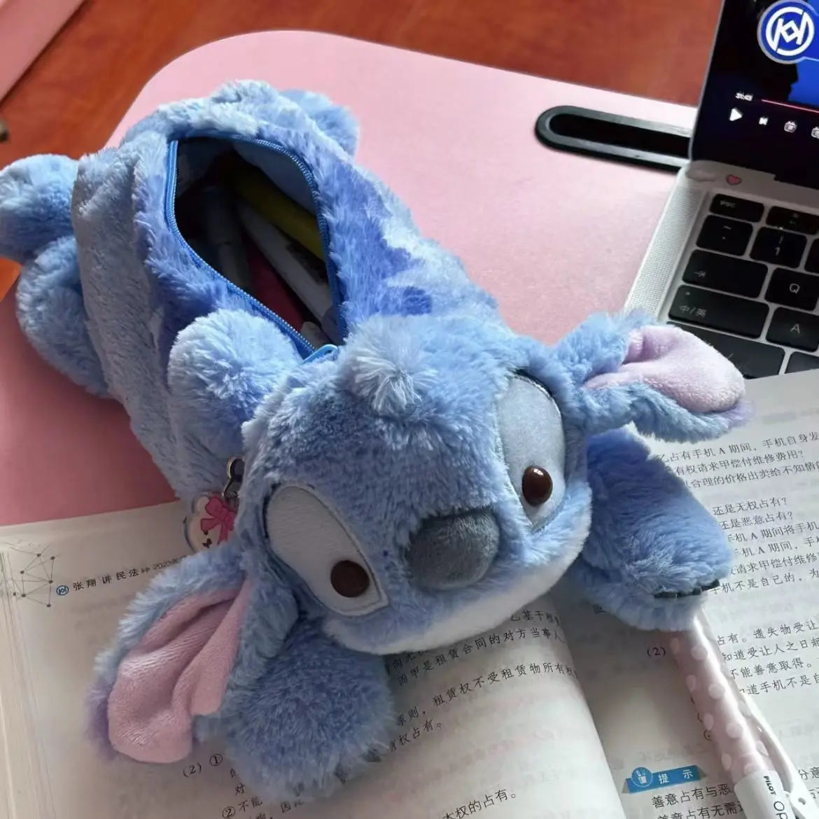 حقيبة أقلام لطيفة من القطيفة من Disney Stitch Anime حقيبة أقلام Kawaii للأطفال للمدرسة والمنزل وصندوق القرطاسية وحقائب قطيفة من Lilo &amp; Stitch لعبة هدية للأطفال